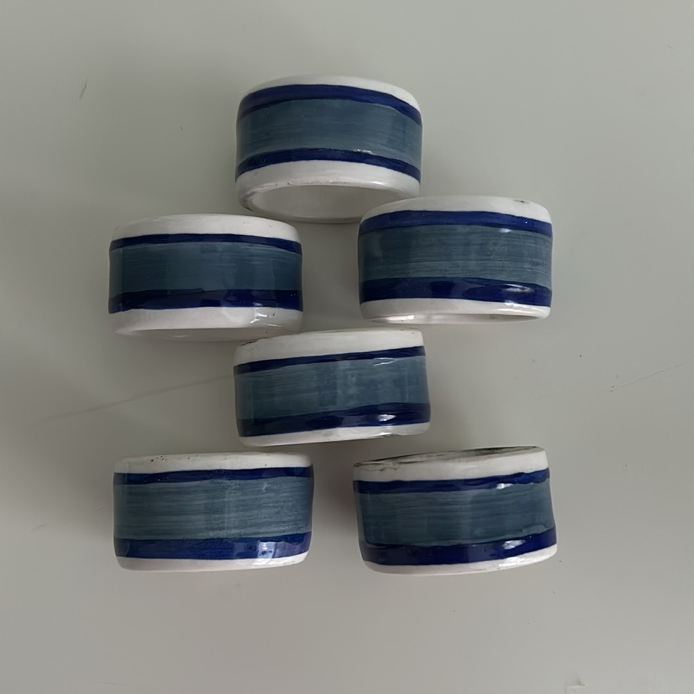 NWOT Crate&Barrel Stoneware Napkin Rings / Holders (Set of 6)